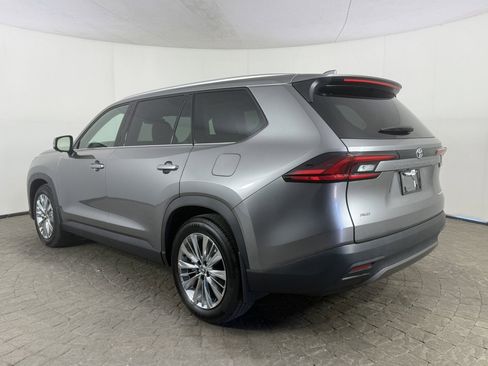 Used 2025 Toyota Grand Highlander AWD image 4
