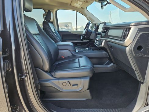 Used 2024 Ford Expedition XLT image 27