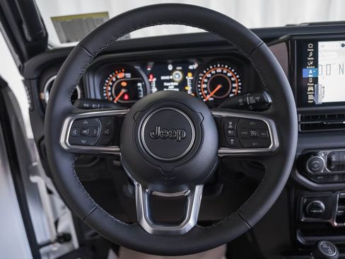 New 2026 Jeep Wrangler Unlimited Sahara AWD/4WD image 31