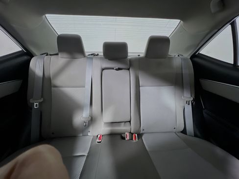 Used 2016 Toyota Corolla LE image 32