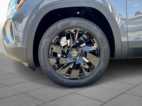 New 2026 Volkswagen Atlas SE image 11