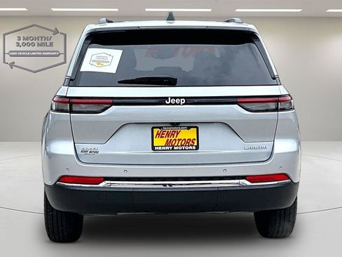Used 2024 Jeep Grand Cherokee Laredo AWD/4WD image 5