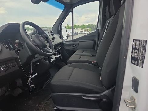 Used 2024 Mercedes-Benz Sprinter 3500 image 4