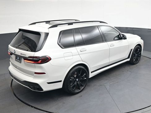 Used 2025 BMW X7 M60i AWD/4WD image 32