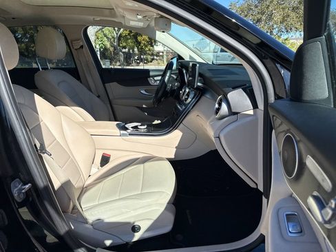 Used 2018 Mercedes-Benz GLC 300 4MATIC image 25