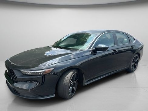 Used 2024 Honda Accord Sport image 2