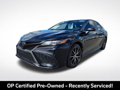 Used 2024 Toyota Camry SE FWD image 3
