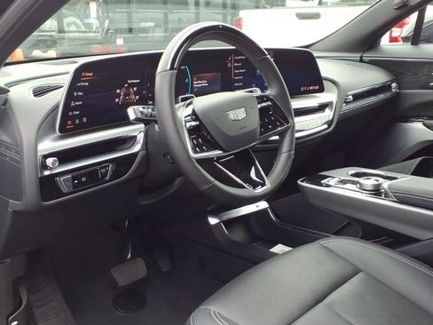 Used 2024 Cadillac Lyriq Luxury w/ LPO, Floor Liner Package AWD/4WD image 9