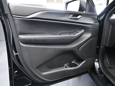 Used 2024 Jeep Grand Cherokee Laredo w/ Trailer Tow Package image 14