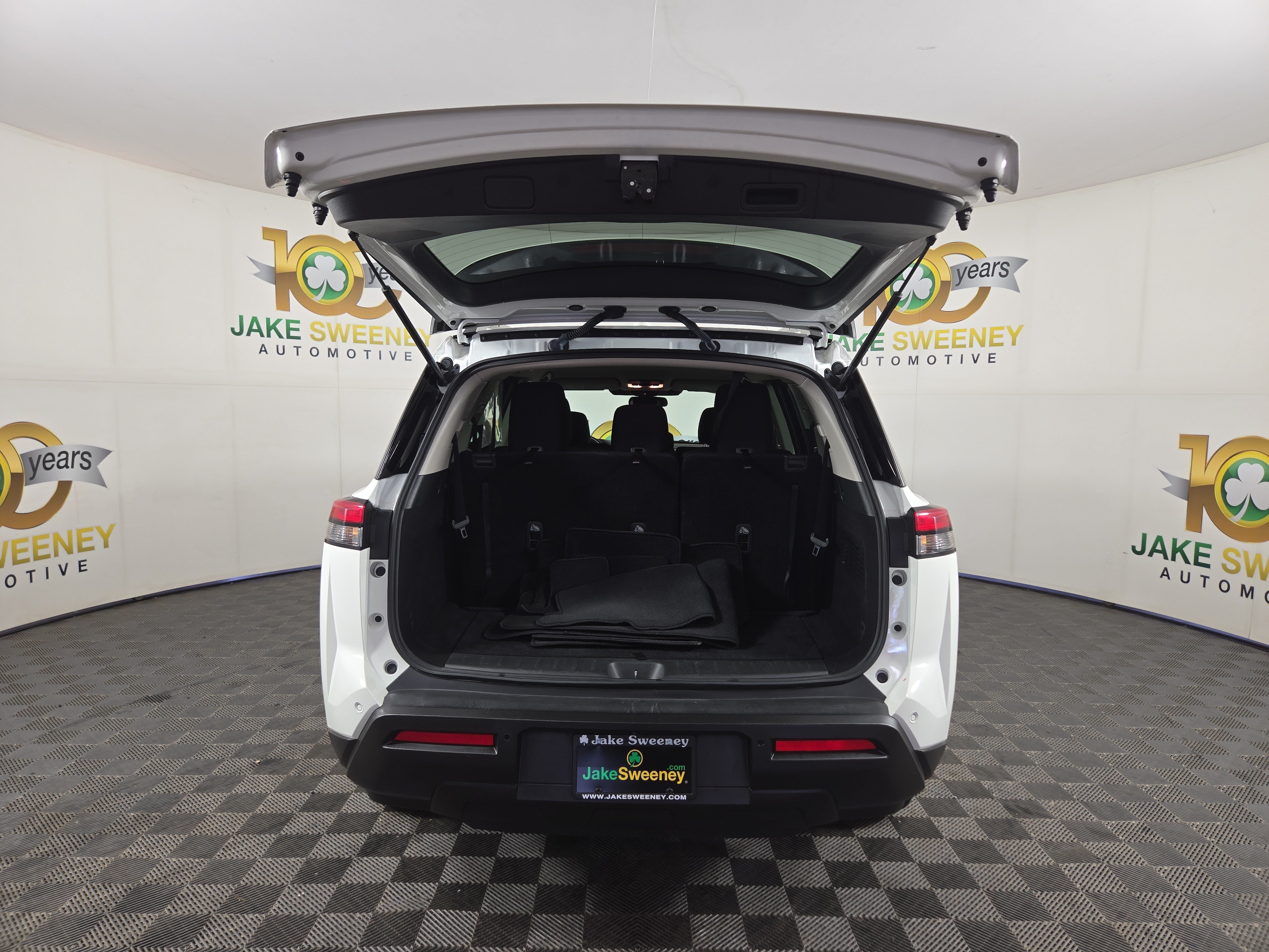 Used 2024 Nissan Pathfinder SV AWD/4WD image 33