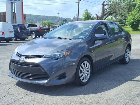 Used 2018 Toyota Corolla LE FWD image 6