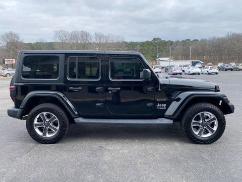 Used 2018 Jeep Wrangler Unlimited Sahara AWD/4WD image 5