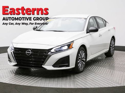 Used 2025 Nissan Altima 2.5 SV FWD image 1