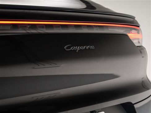 Used 2023 Porsche Cayenne Platinum Edition image 37