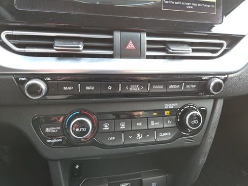 Used 2022 Kia Niro EX w/ Cold Weather Package image 18