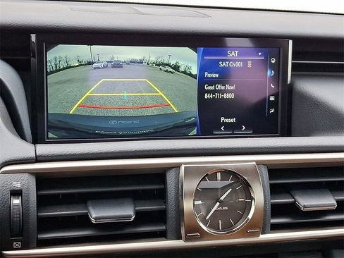 Used 2018 Lexus IS 300 AWD image 4