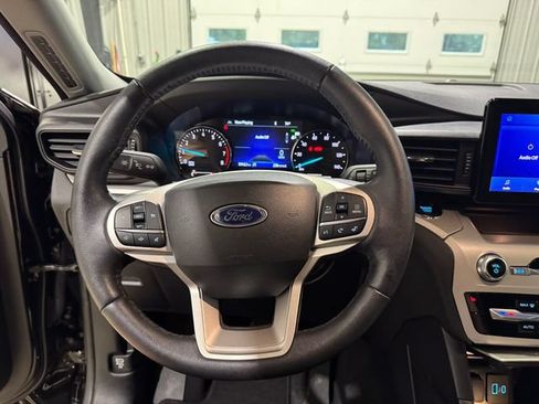 Used 2024 Ford Explorer XLT AWD/4WD image 11