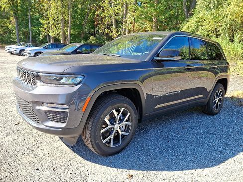 New 2025 Jeep Grand Cherokee Limited image 2