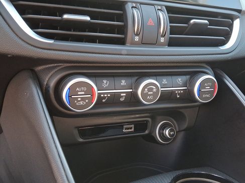 Used 2023 Alfa Romeo Giulia Veloce image 16