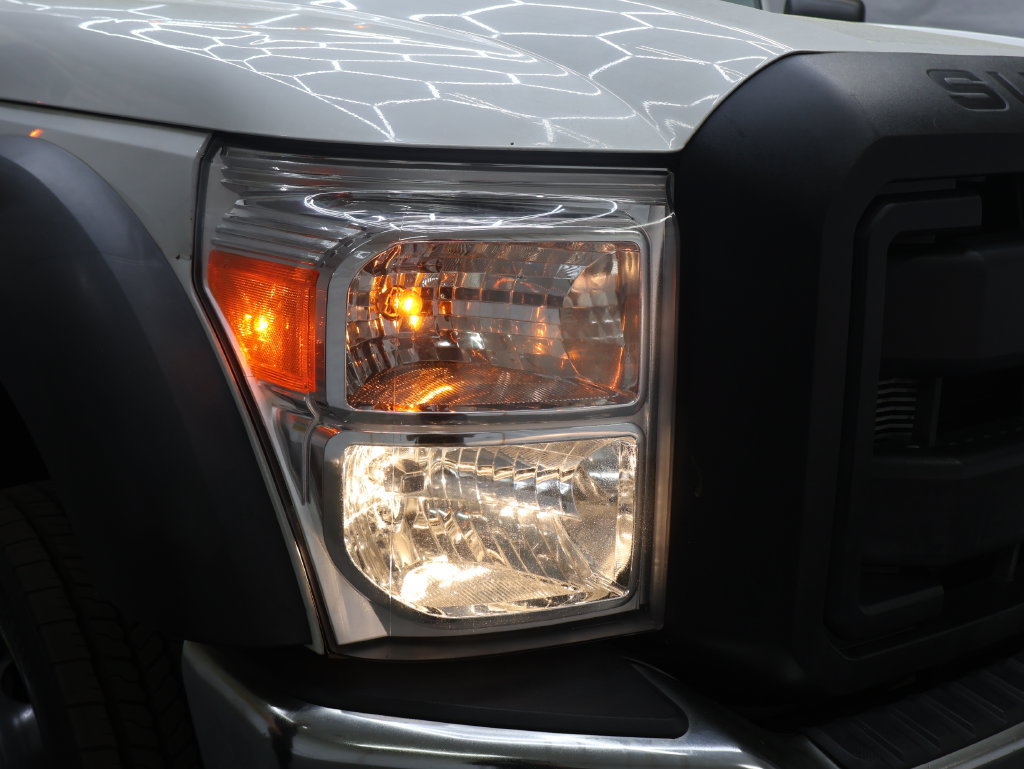 Used 2015 Ford F550 2WD Regular Cab Super Duty image 19