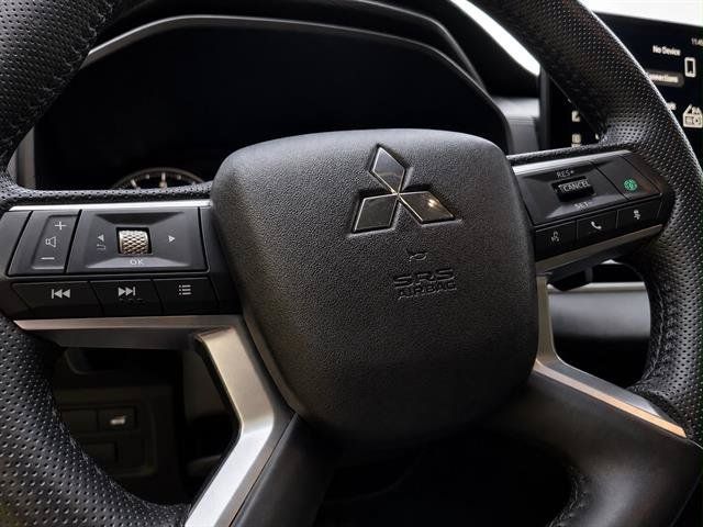 Used 2025 Mitsubishi Outlander SE AWD/4WD image 20