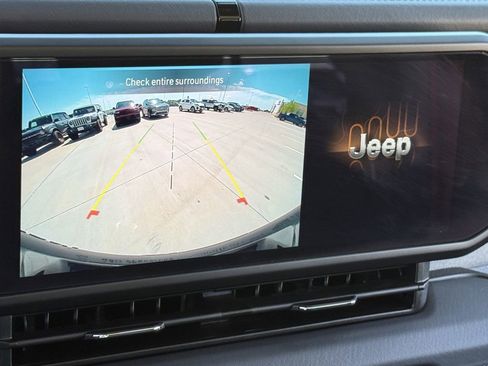 Used 2025 Jeep Wrangler Unlimited Sahara w/ Safety Group AWD/4WD image 19