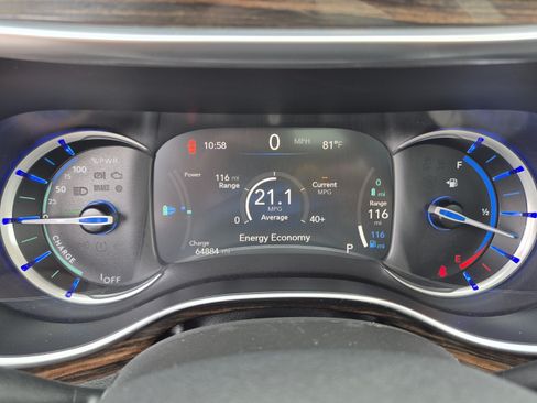 Used 2023 Chrysler Pacifica Limited FWD image 34