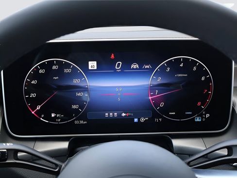 Used 2025 Mercedes-Benz GLC 300 4MATIC image 32