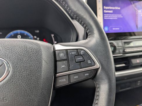 Used 2024 Toyota Grand Highlander AWD image 14
