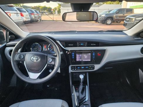 Used 2018 Toyota Corolla LE FWD image 17