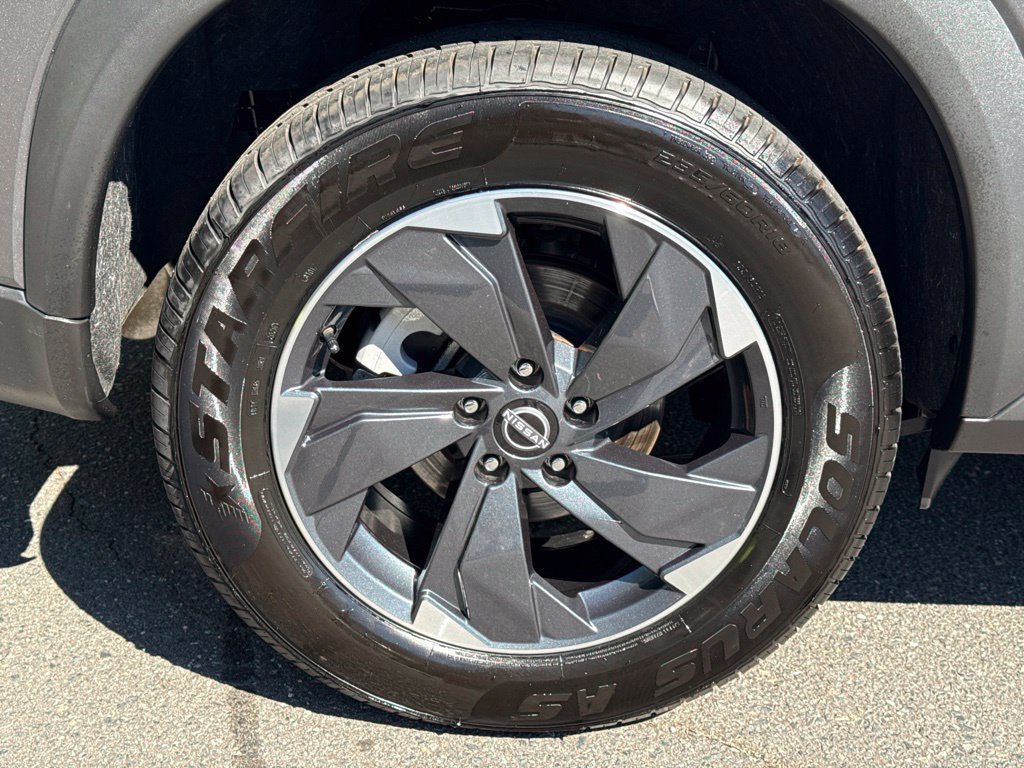 Used 2024 Nissan Rogue SV AWD/4WD image 11