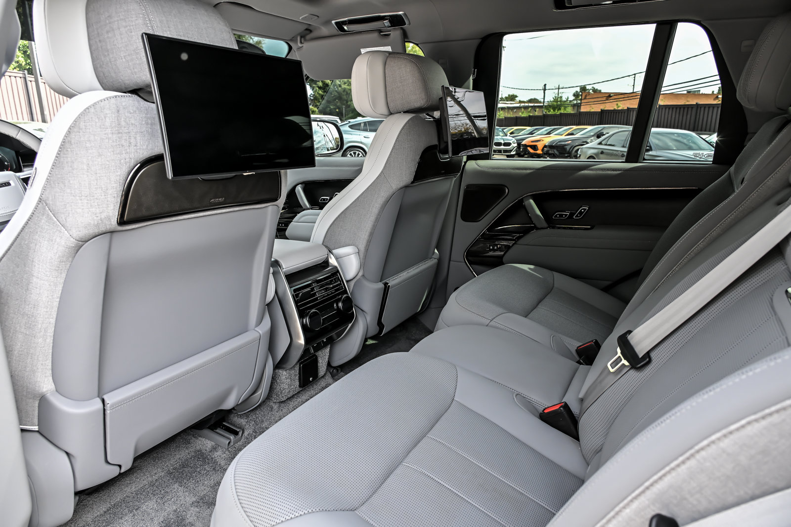 Used 2023 Land Rover Range Rover SV AWD/4WD image 24