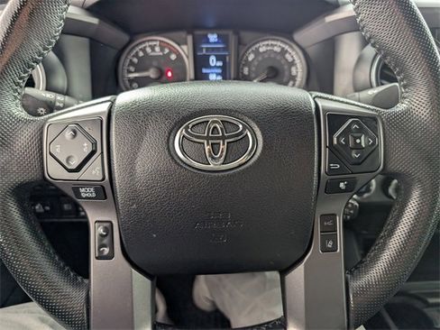 Used 2022 Toyota Tacoma TRD Off-Road image 23