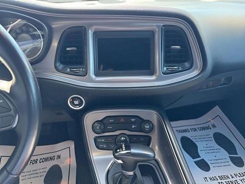 Used 2023 Dodge Challenger SXT image 8