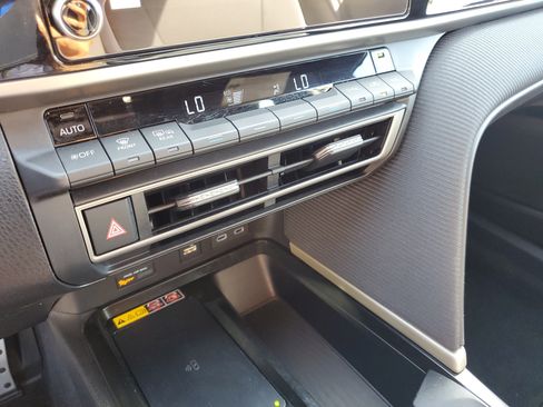 Used 2025 Toyota Camry SE FWD image 22
