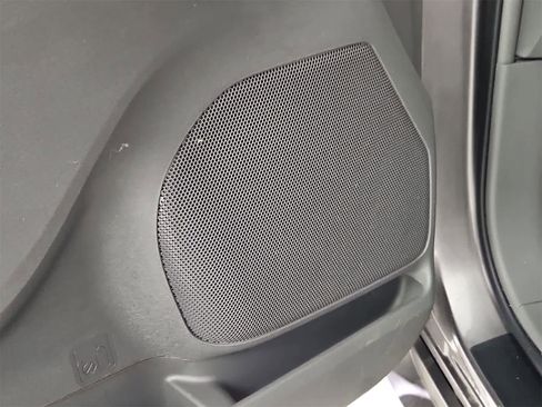 Used 2016 Toyota Sienna L image 30