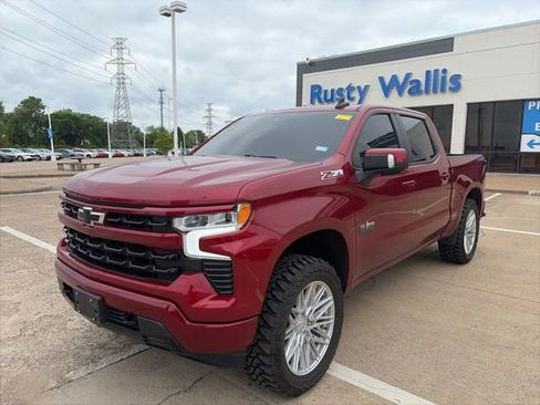 Used 2022 Chevrolet Silverado 1500 RST image 2
