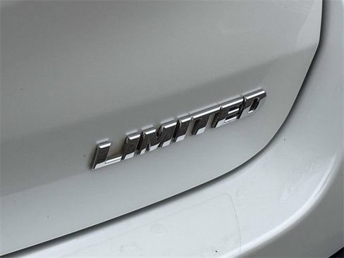 Used 2019 Toyota Highlander Limited image 12