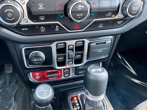 Used 2025 Jeep Wrangler Unlimited Rubicon image 34