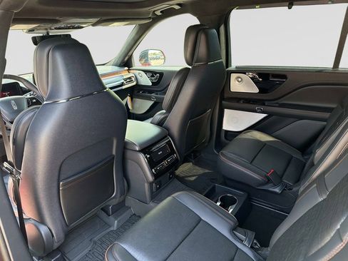 Used 2025 Lincoln Aviator Black Label AWD/4WD image 15