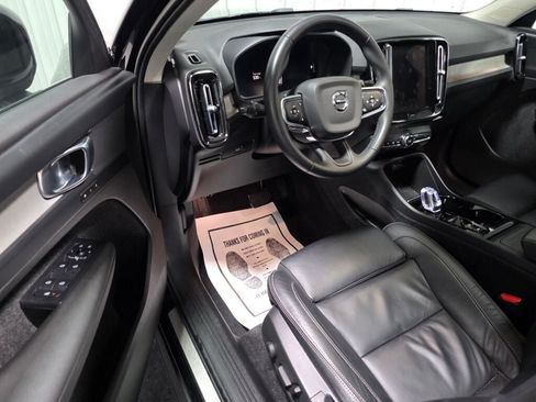 Used 2023 Volvo XC40 B5 Plus AWD/4WD image 6
