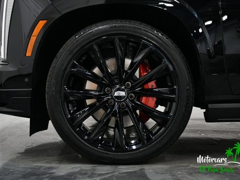 Used 2026 Cadillac Escalade ESV V w/ LPO, ONYX Package AWD/4WD image 7