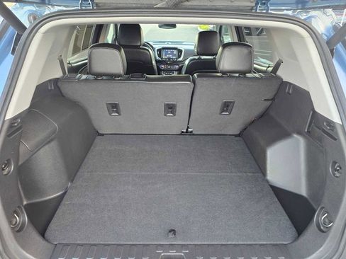 Used 2024 GMC Terrain SLT image 16