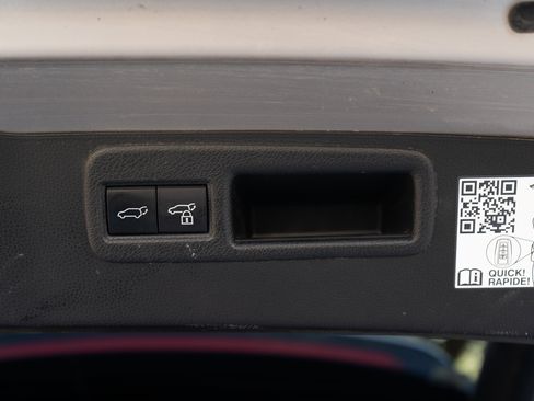 Used 2021 Toyota Venza Limited image 42