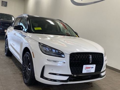 New 2025 Lincoln Corsair AWD w/ Equipment Group 101A image 2