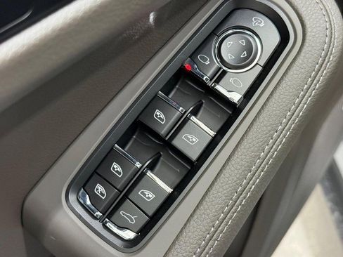 New 2026 Porsche Macan image 23