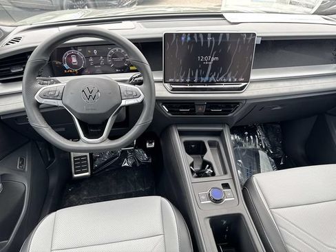 New 2026 Volkswagen Tiguan SE R-Line FWD image 7