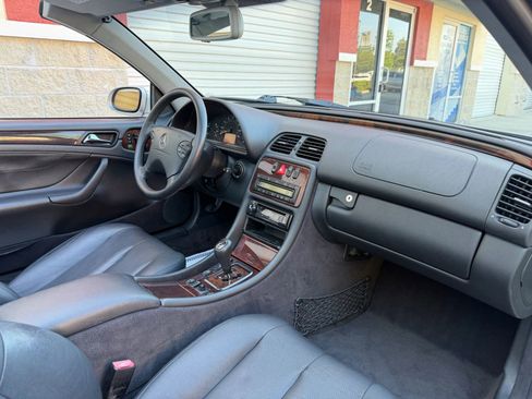 Used 2000 Mercedes-Benz CLK 320 Cabriolet image 32