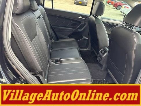 Used 2022 Volkswagen Tiguan SE w/ Panoramic Sunroof Package AWD/4WD image 39