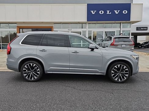 Used 2025 Volvo XC90 B6 Plus image 6